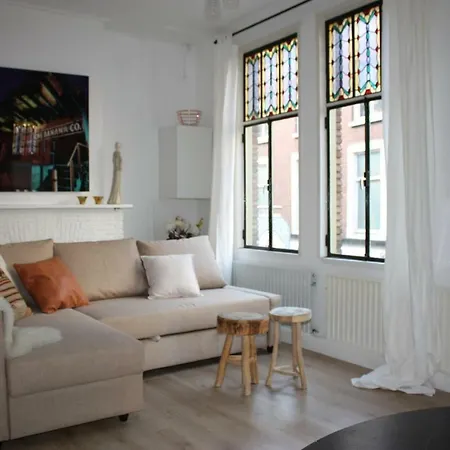 Fifth Avenue Apartment *