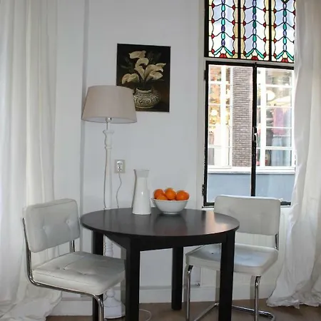 Fifth Avenue Apartment *